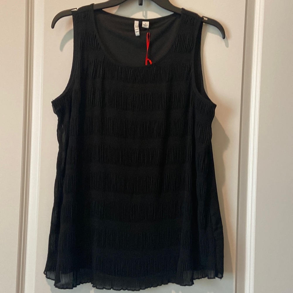NWT Elle Top
